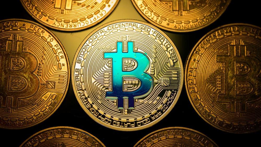 Bitcoin lao dốc chạm 110.000 USD, nhà đầu tư nhỏ lẻ bỏ chạy hàng loạt